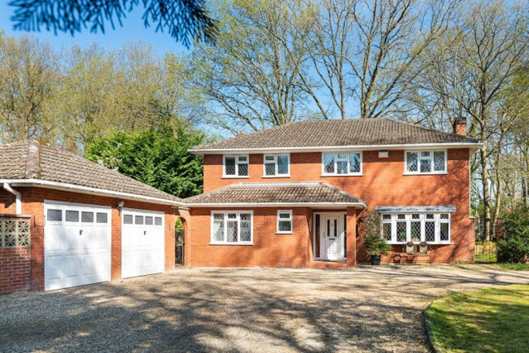 Cahirciveen, Lower Wokingham Road, Crowthorne, Berkshire, RG45 6BT